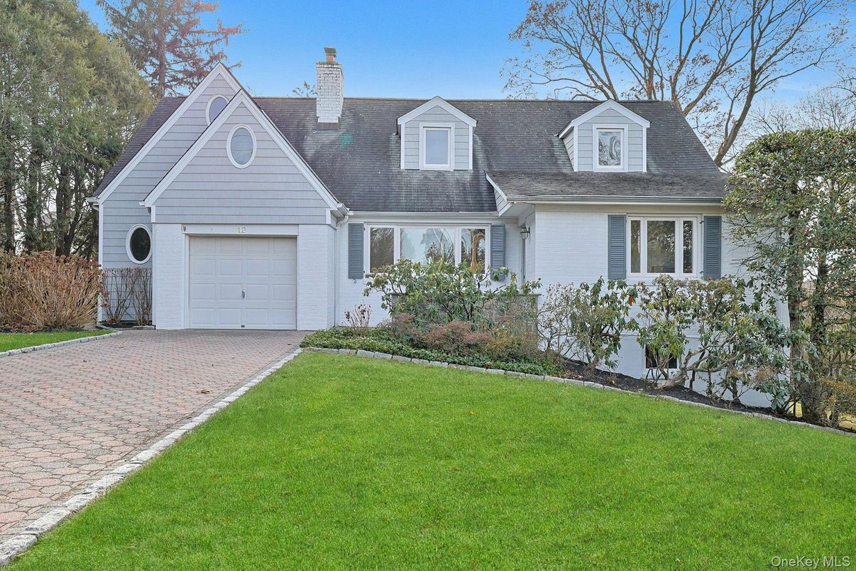 Attached, Exterior, Facade, Cape Cod