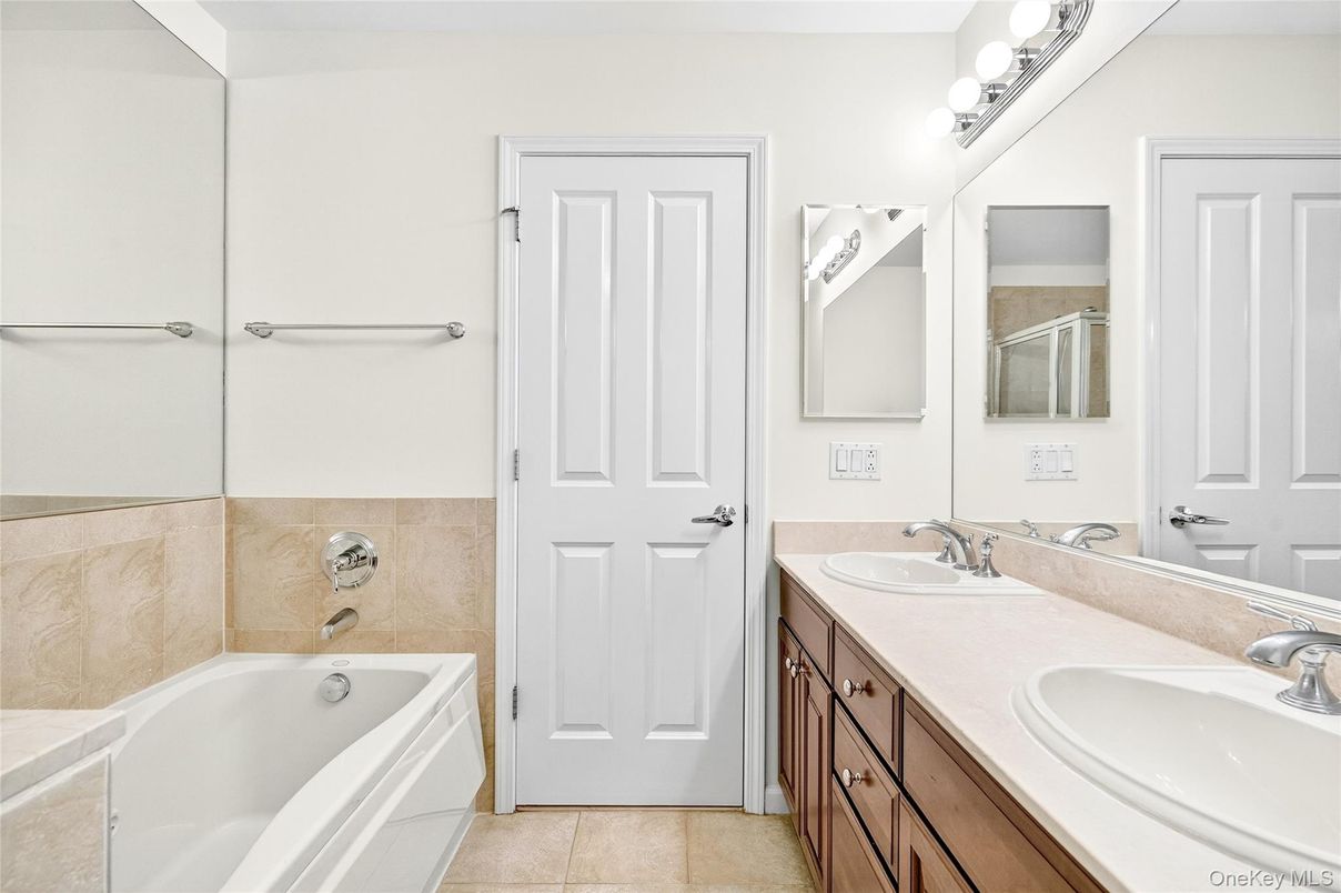 Bathroom, Dual Sink Vanities, Interior