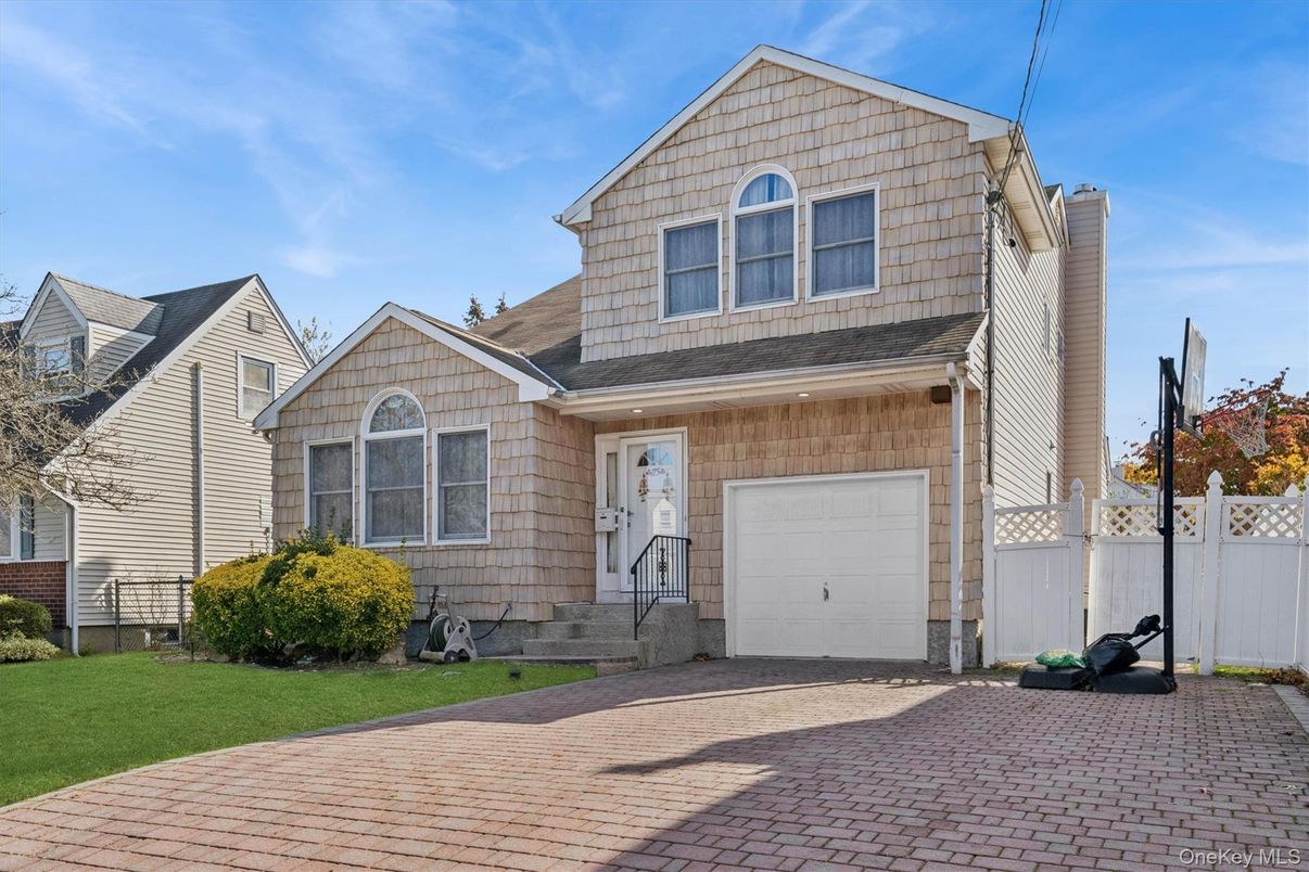 Attached, Exterior, Facade, Brick Traditional