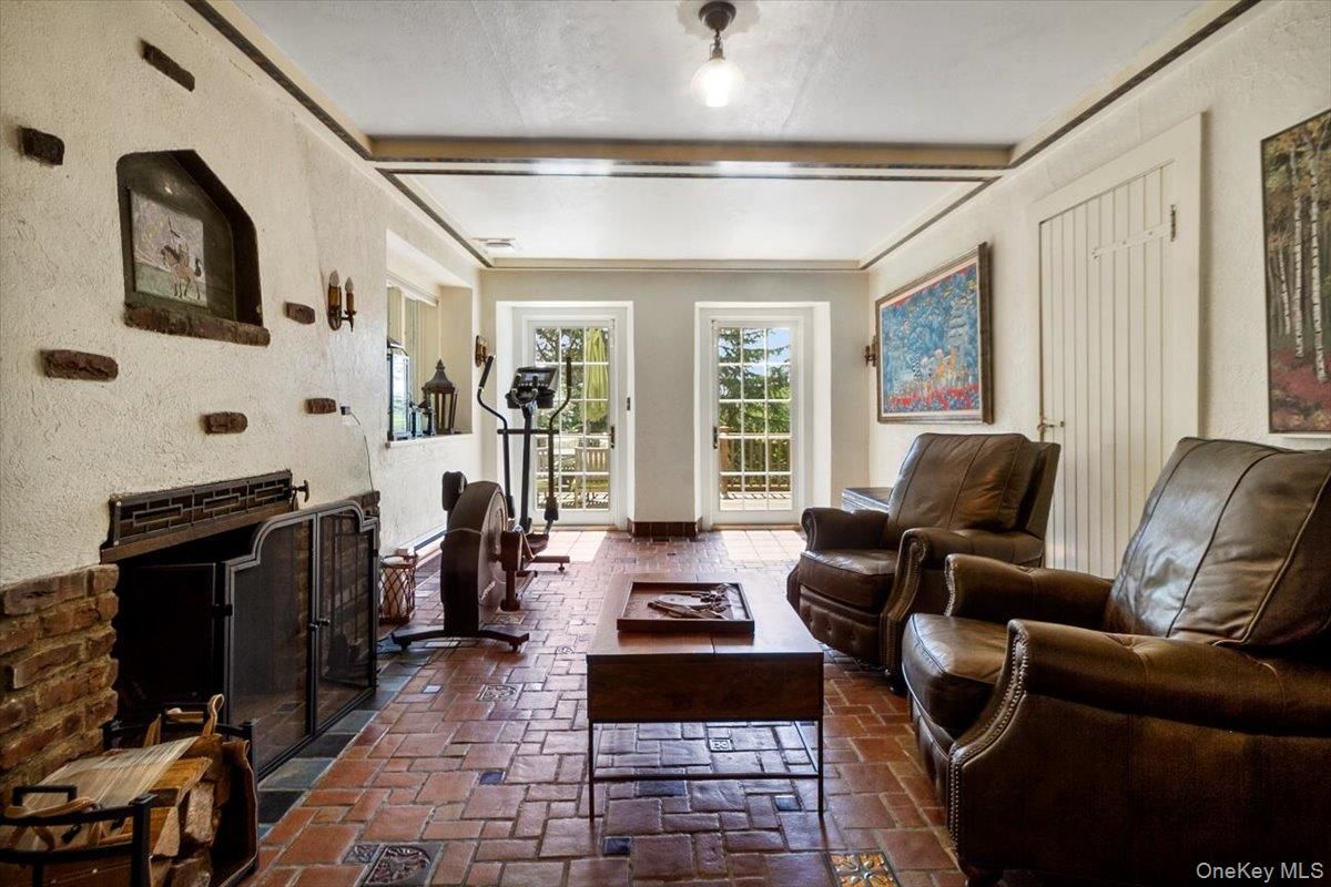 Fireplace, Fitness Equipment, Interior, Living room