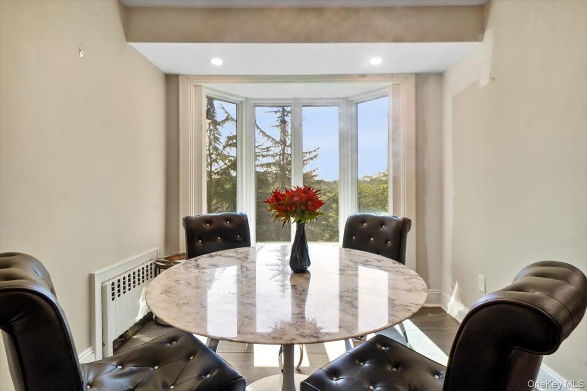 Dining room, Interior, Recessed Lighting