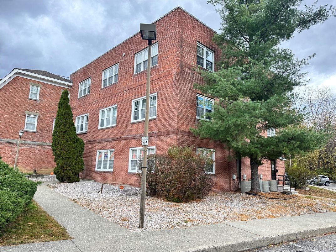 Exterior, Facade, Brick Facade, Rowhouse