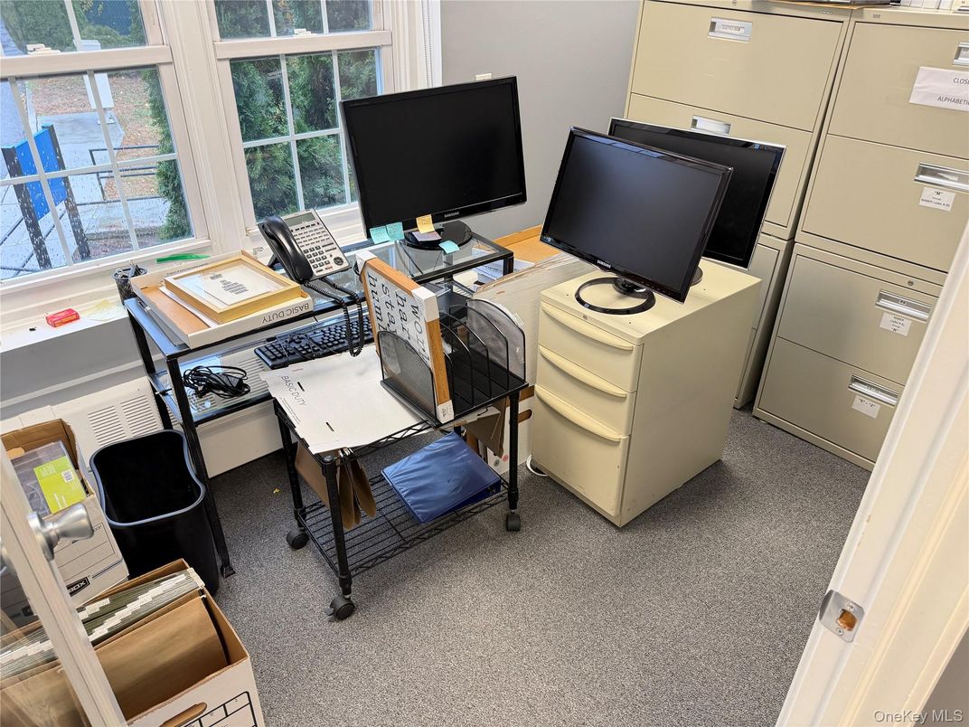 Home Office, Interior