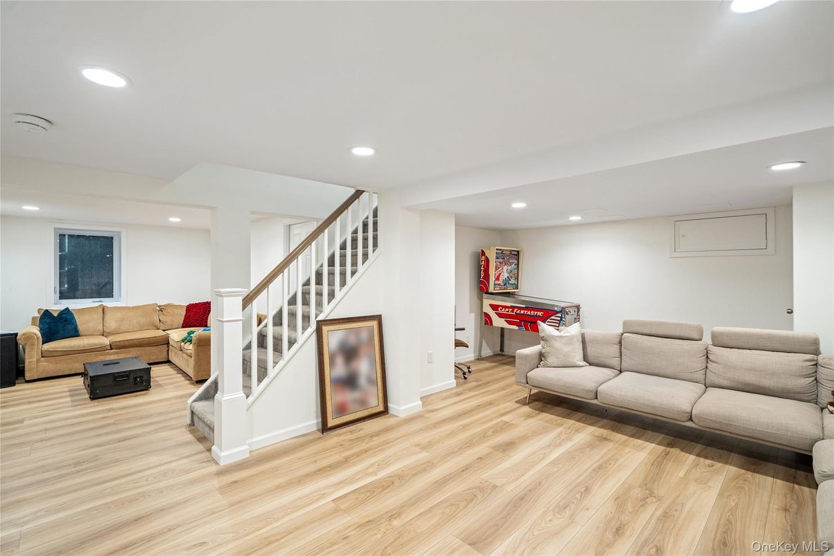 Game Room, Interior, Living room, Recessed Lighting, Wood Texture Flooring