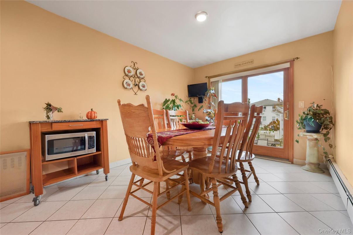 Dining room, Interior, Recessed Lighting