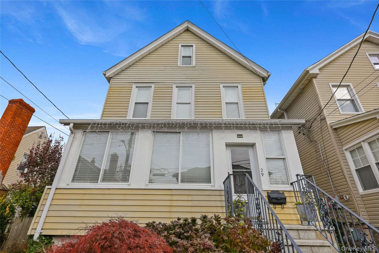Exterior, Facade, Queen Anne Victorian