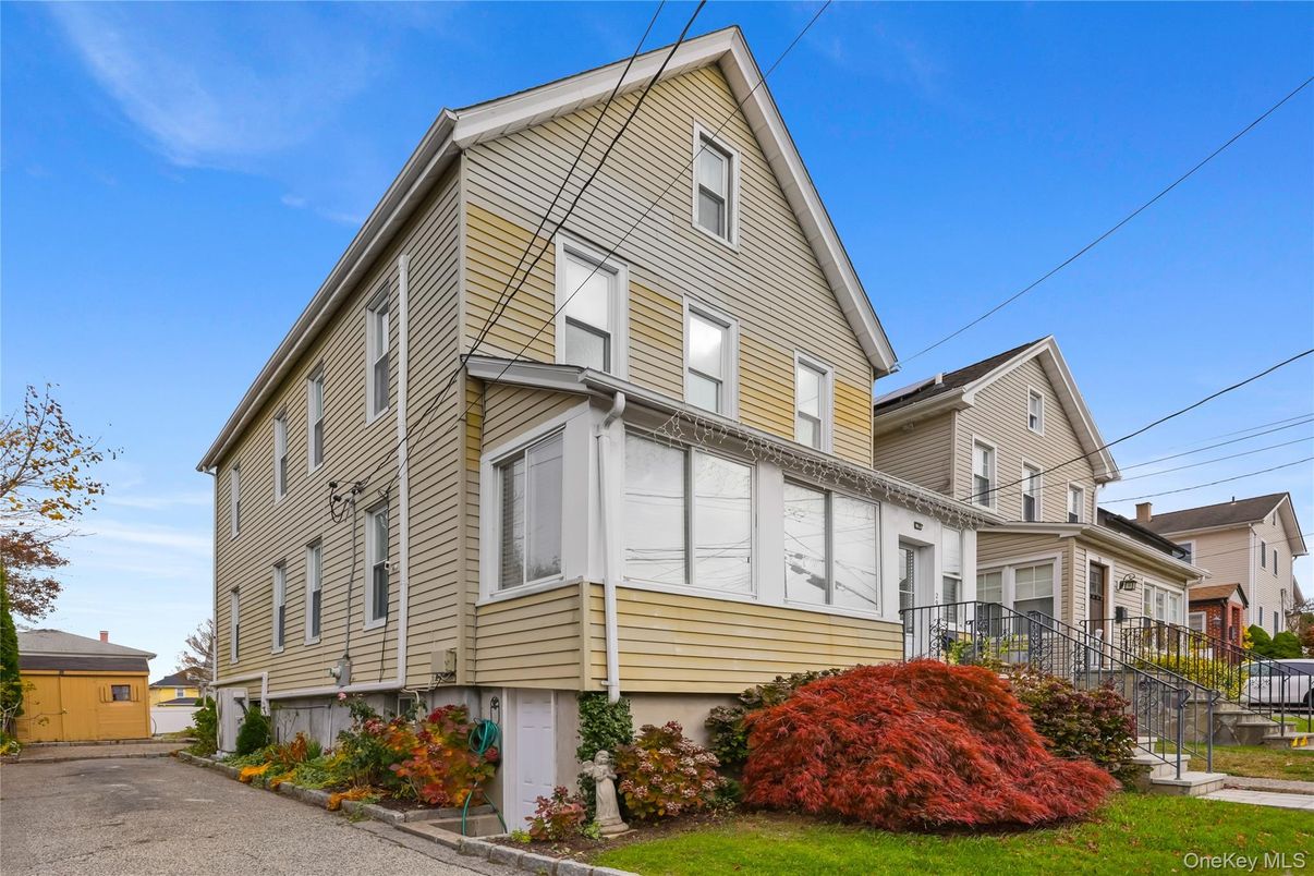 Exterior, Facade, Queen Anne Victorian