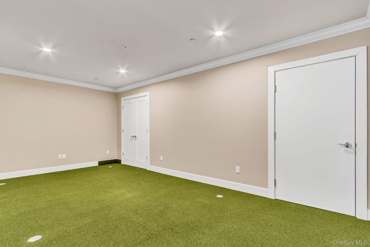 Empty room, Interior, Recessed Lighting