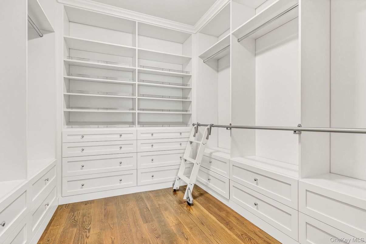 Interior, Walk-in Closets, Wood Texture Flooring