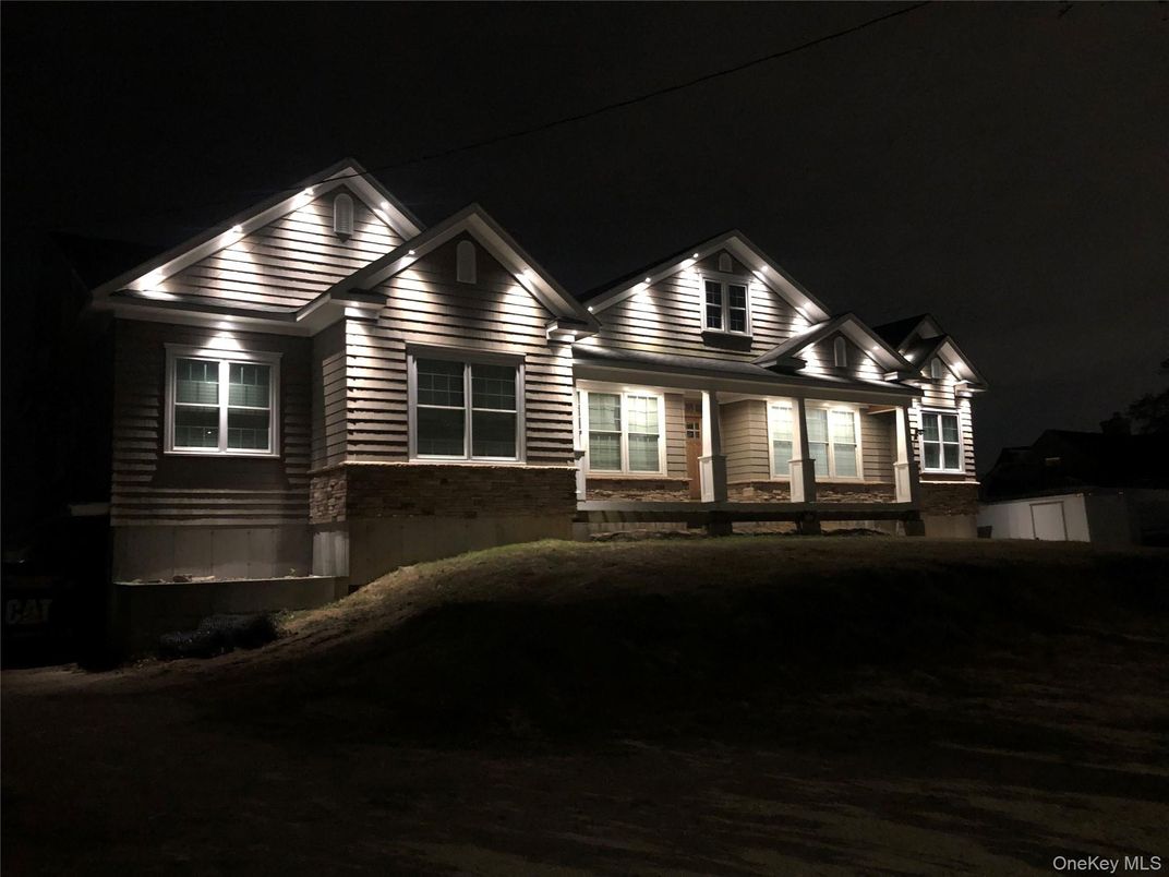 Exterior, Facade, Log Home