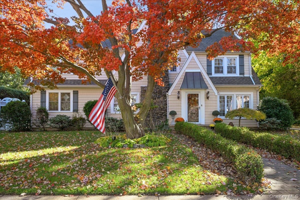Exterior, Facade, Queen Anne Victorian