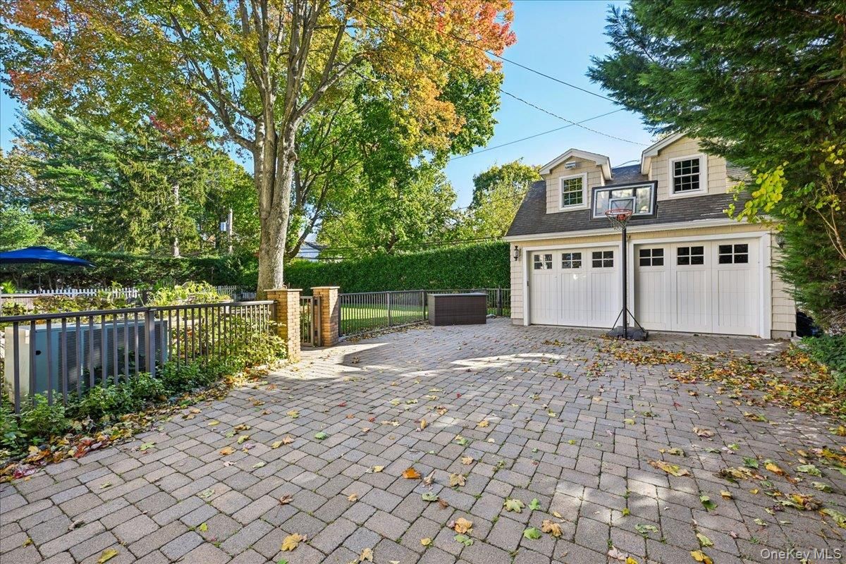 Detached Garage, Exterior