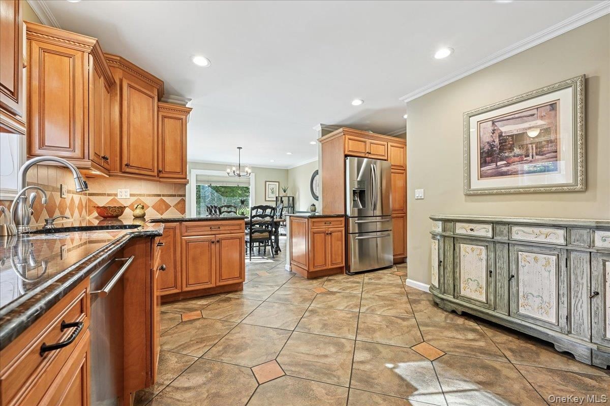 Chandelier, Dining room, Interior, Kitchen, Recessed Lighting, Stainless Steel Appliances