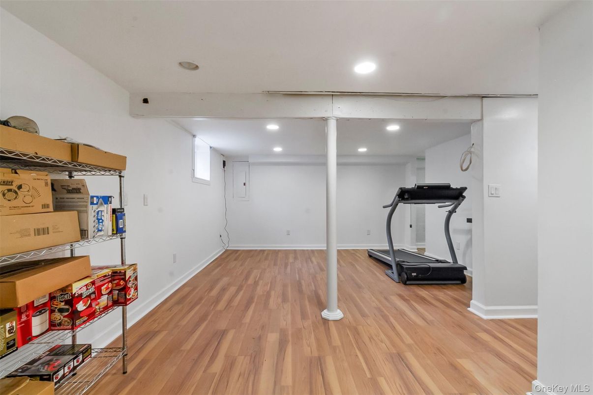 Fitness Equipment, Interior, Recessed Lighting, Wood Texture Flooring