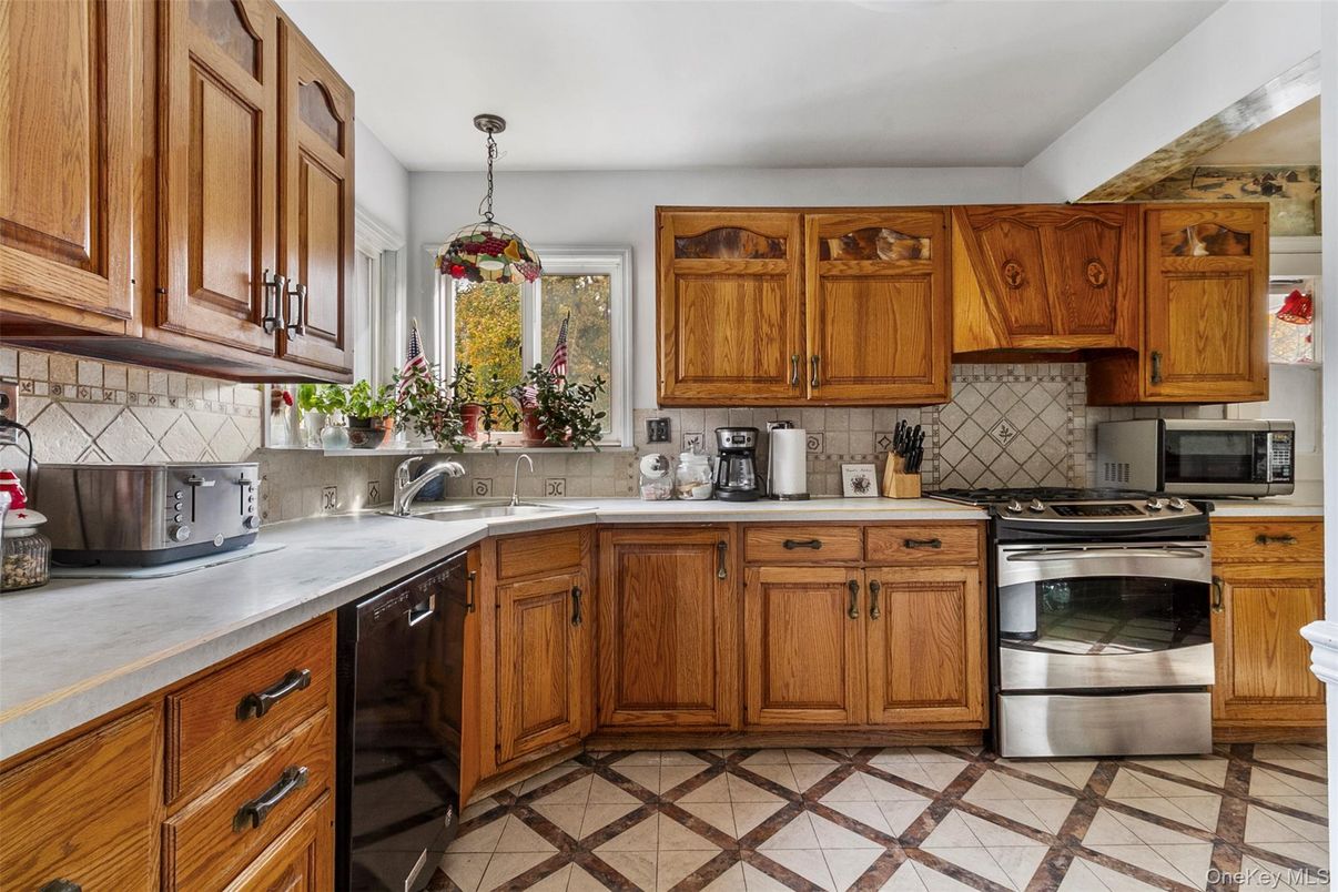 Interior, Kitchen, Pendant Lights, Stainless Steel Appliances