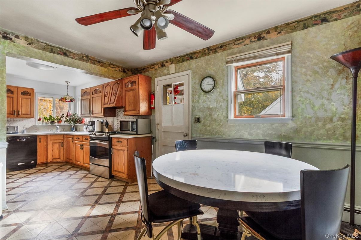 Dining room, Interior, Kitchen, Stainless Steel Appliances