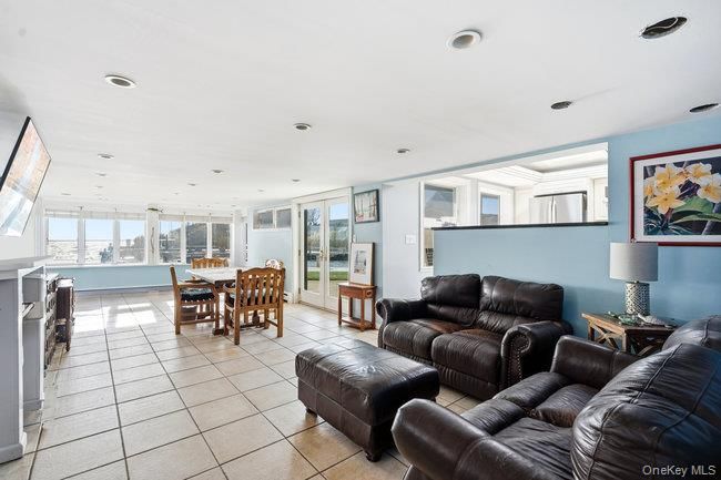 Dining room, Interior, Living room, Recessed Lighting