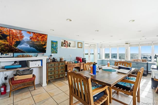 Dining room, Interior, Recessed Lighting, Water