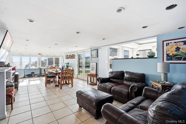 Dining room, Interior, Living room, Recessed Lighting