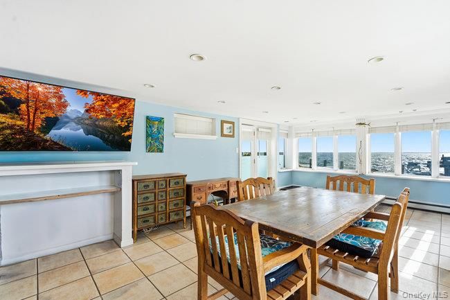 Dining room, Interior, Recessed Lighting