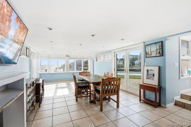 Dining room, Interior, Recessed Lighting