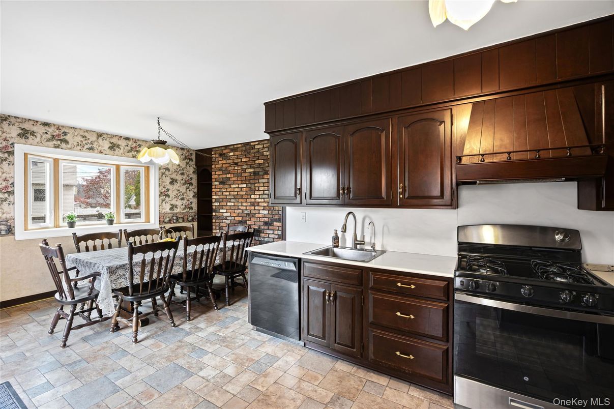 Dining room, Interior, Kitchen, Pendant Lights, Stone Walls