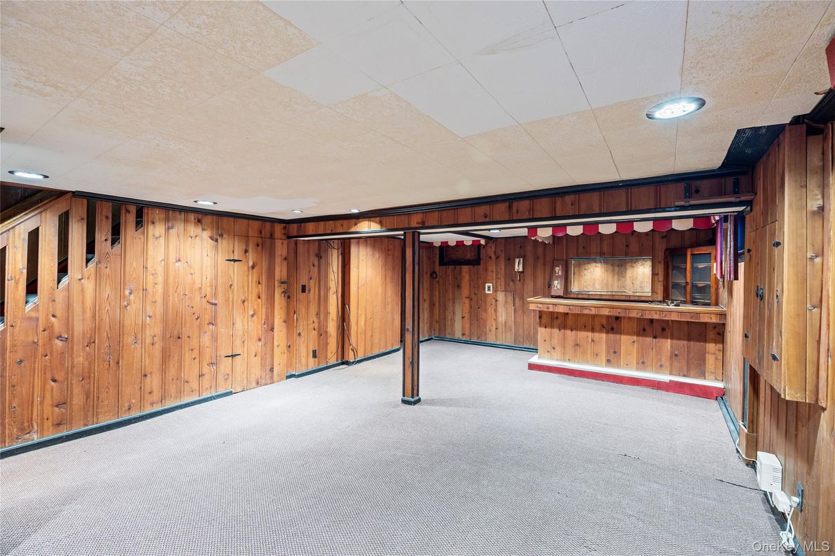 Empty room, Interior, Recessed Lighting, Wooden Walls