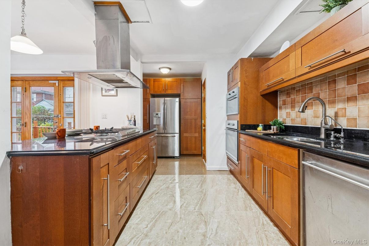Interior, Kitchen, Pendant Lights, Stainless Steel Appliances