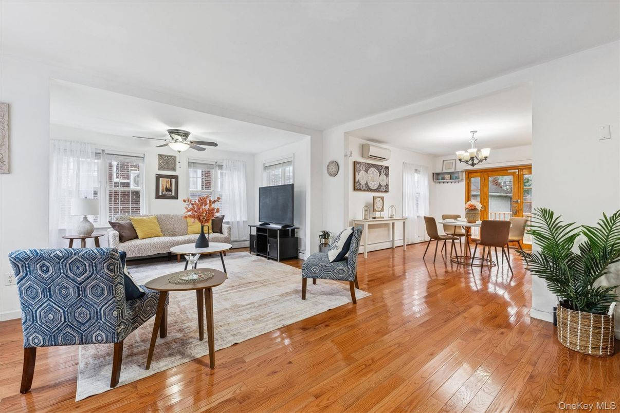 Chandelier, Dining room, Interior, Living room, Wood Texture Flooring