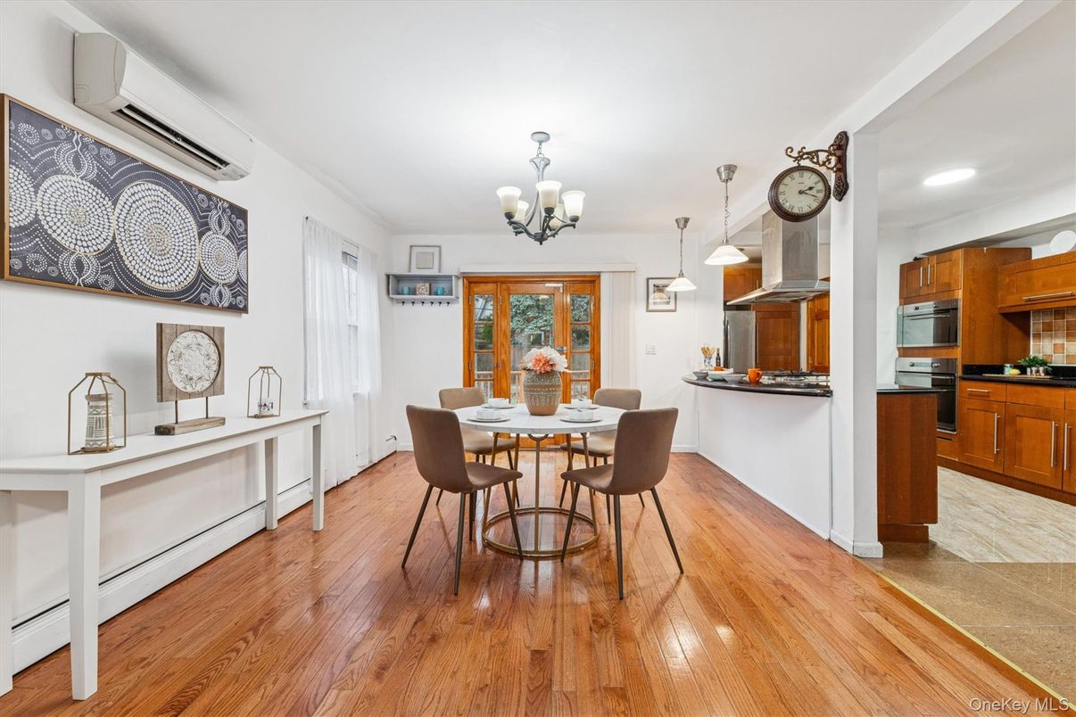 Chandelier, Dining room, Interior, Kitchen, Pendant Lights, Recessed Lighting, Wood Texture Flooring