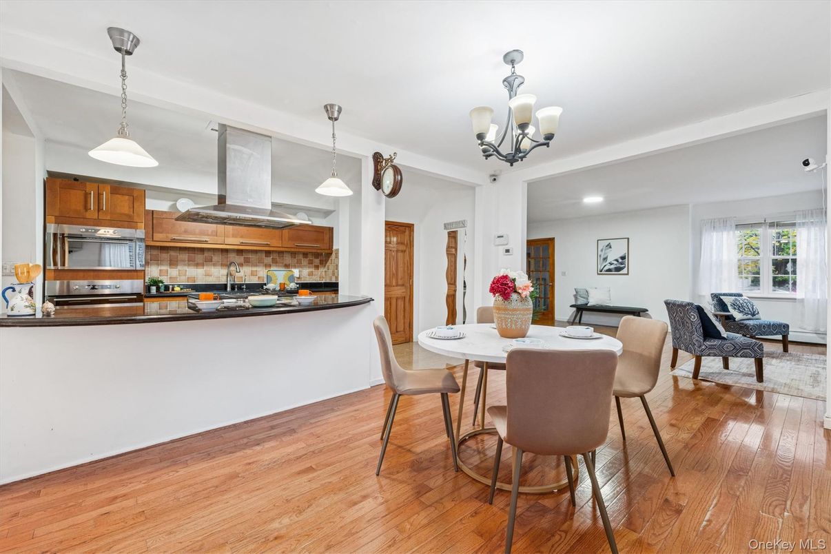 Chandelier, Dining room, Interior, Kitchen, Pendant Lights, Recessed Lighting, Stainless Steel Appliances, Wood Texture Flooring