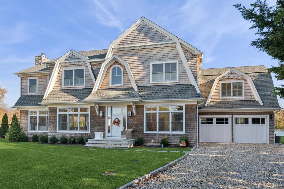 Attached, Exterior, Facade, Brick Traditional