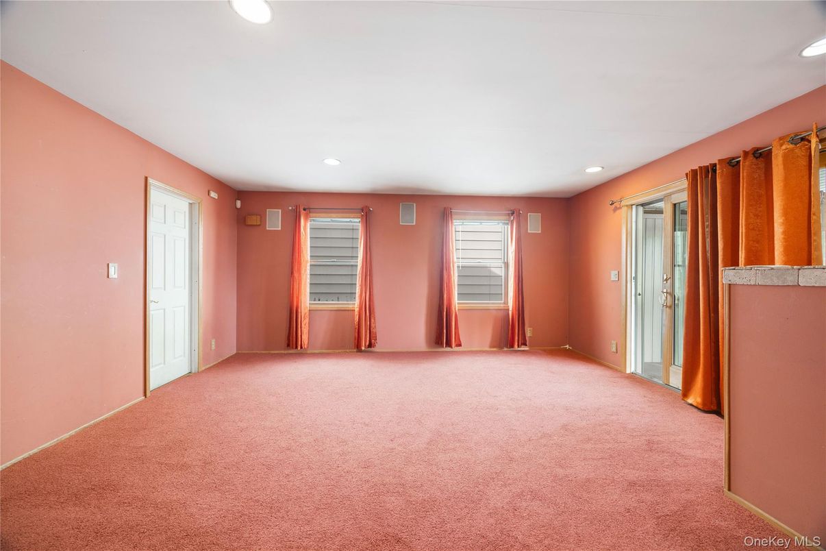 Empty room, Interior, Recessed Lighting