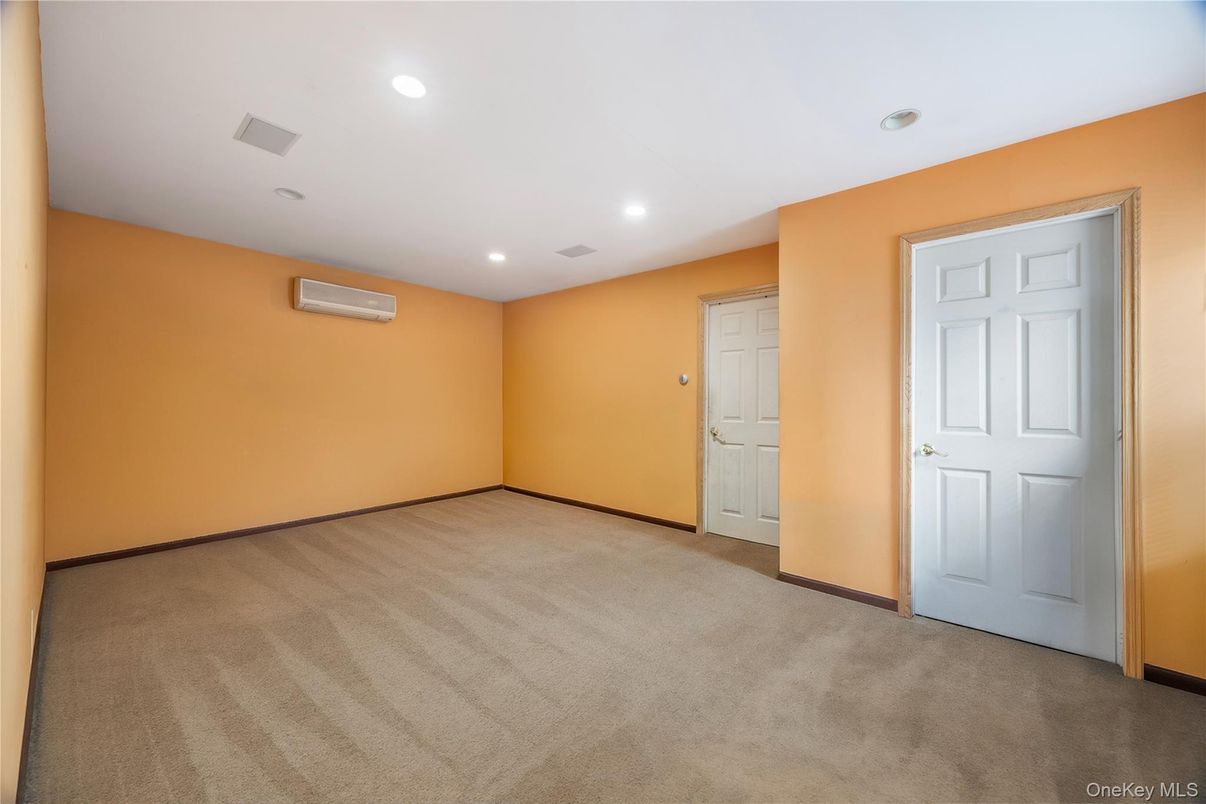 Empty room, Interior, Recessed Lighting