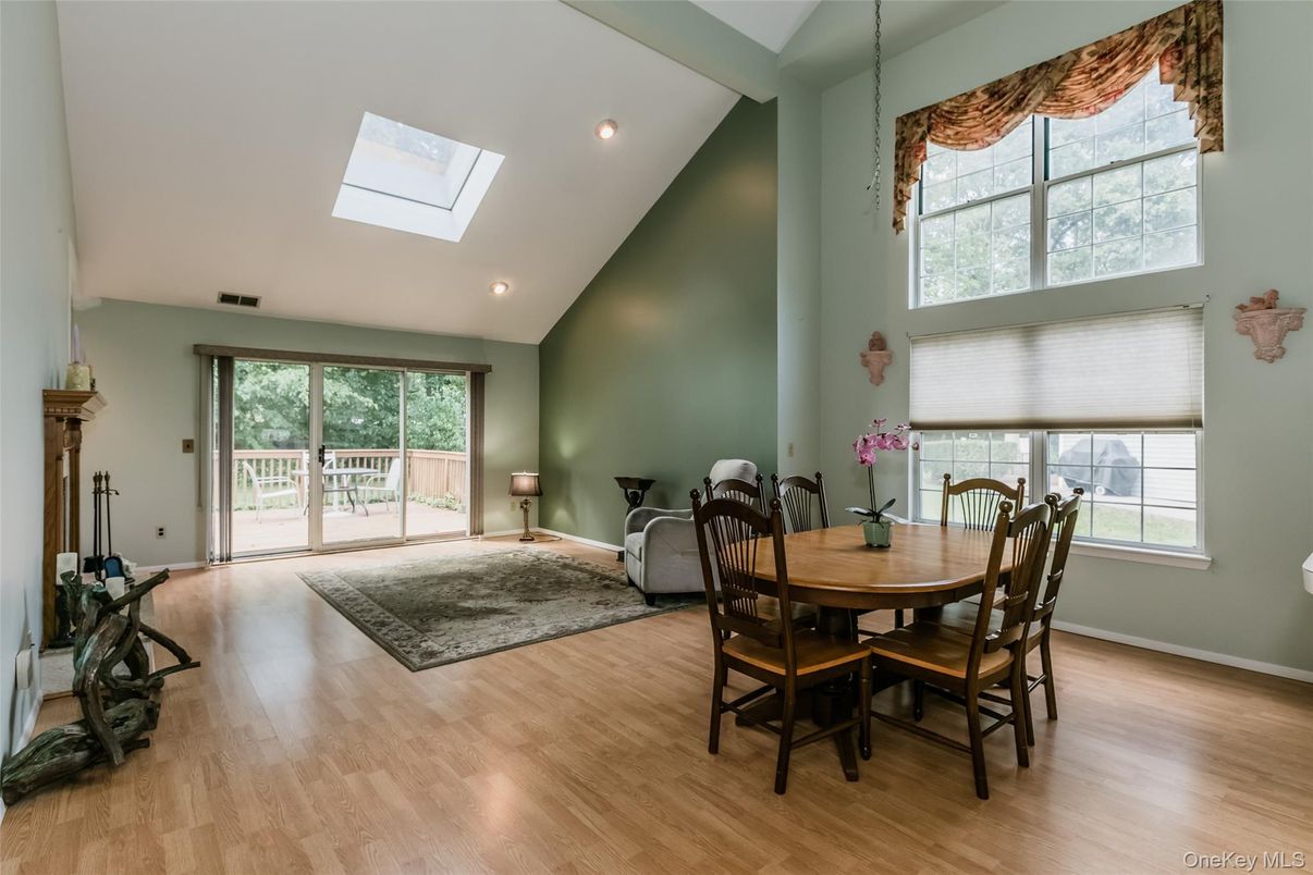 Bedroom, Dining room, Interior, Recessed Lighting, Wood Texture Flooring