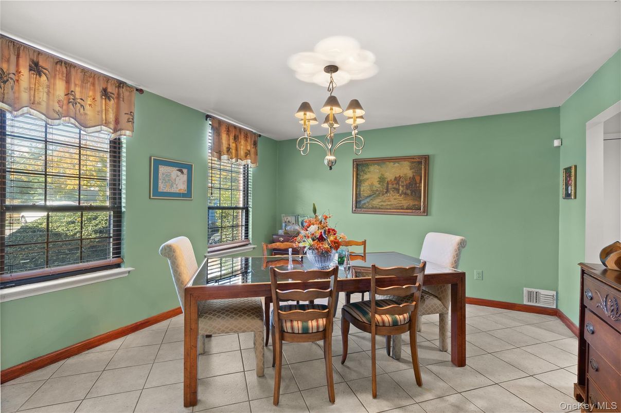 Chandelier, Dining room, Interior