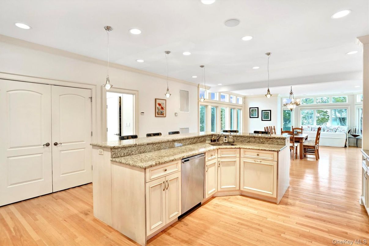 Dining room, Interior, Kitchen, Pendant Lights, Recessed Lighting, Wood Texture Flooring