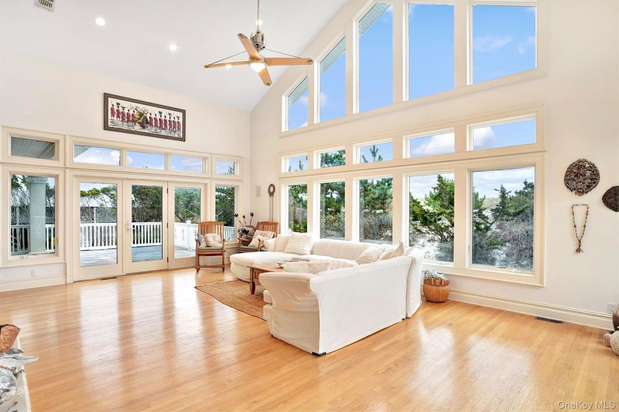Interior, Living room, Recessed Lighting, Sun Room, Wood Texture Flooring