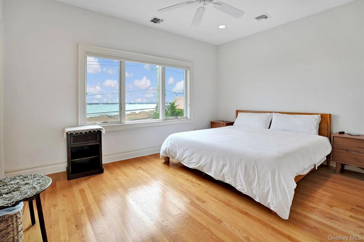 Bedroom, Interior, Recessed Lighting, Water, Wood Texture Flooring