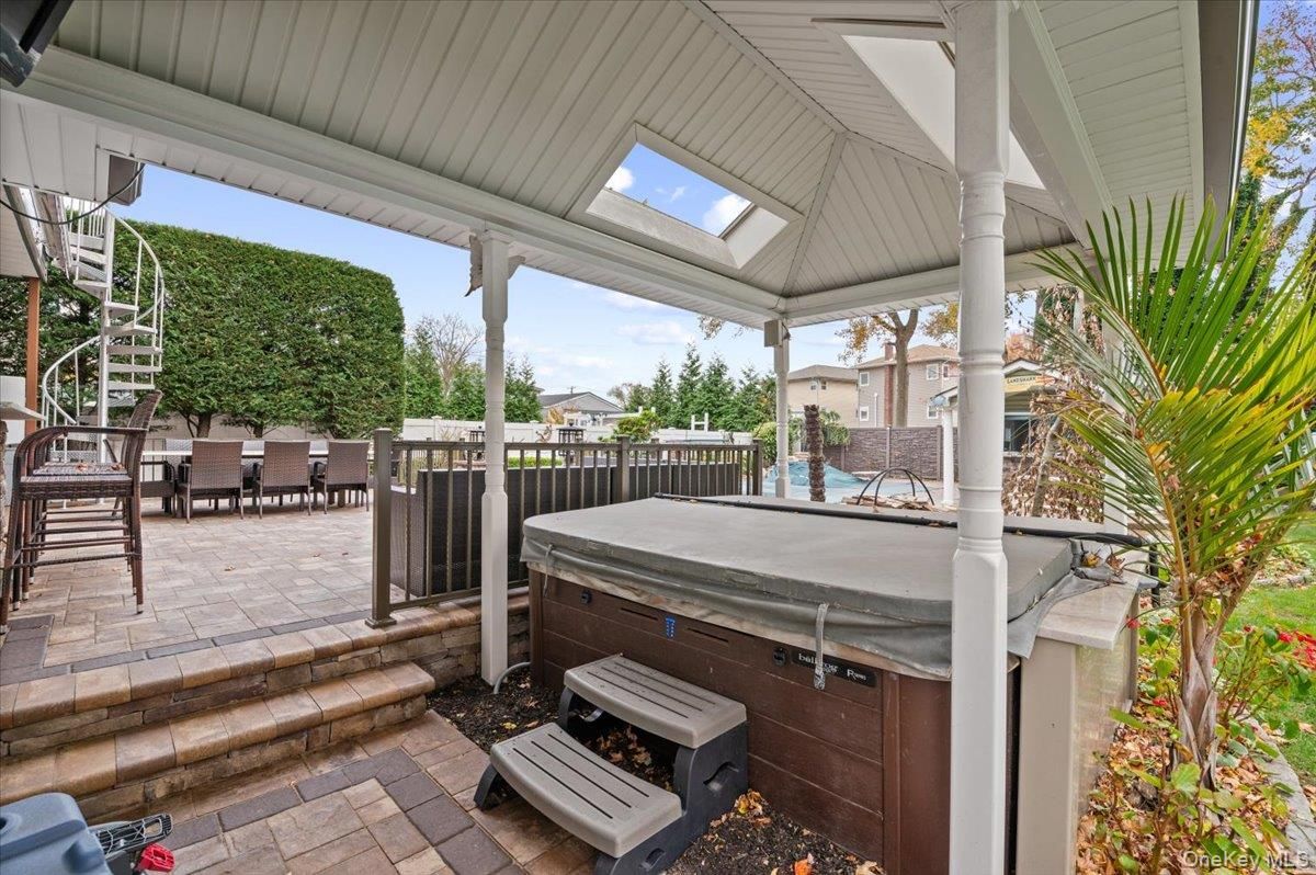 Exterior, Hot Tub