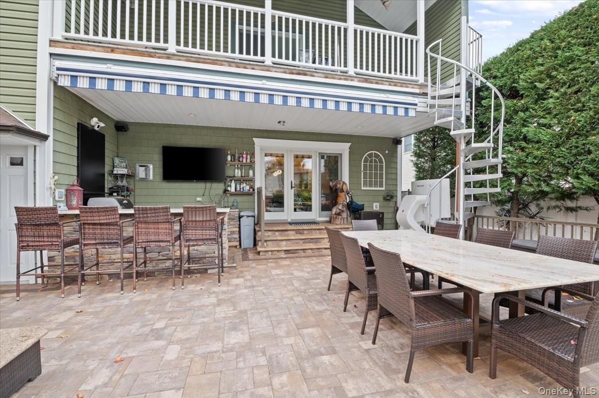 Exterior, Outdoor Kitchen