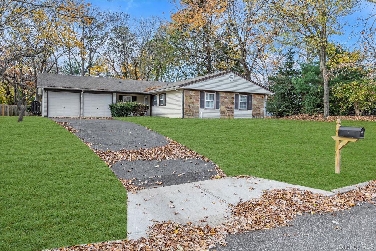 Attached, Exterior, Facade, Ranch