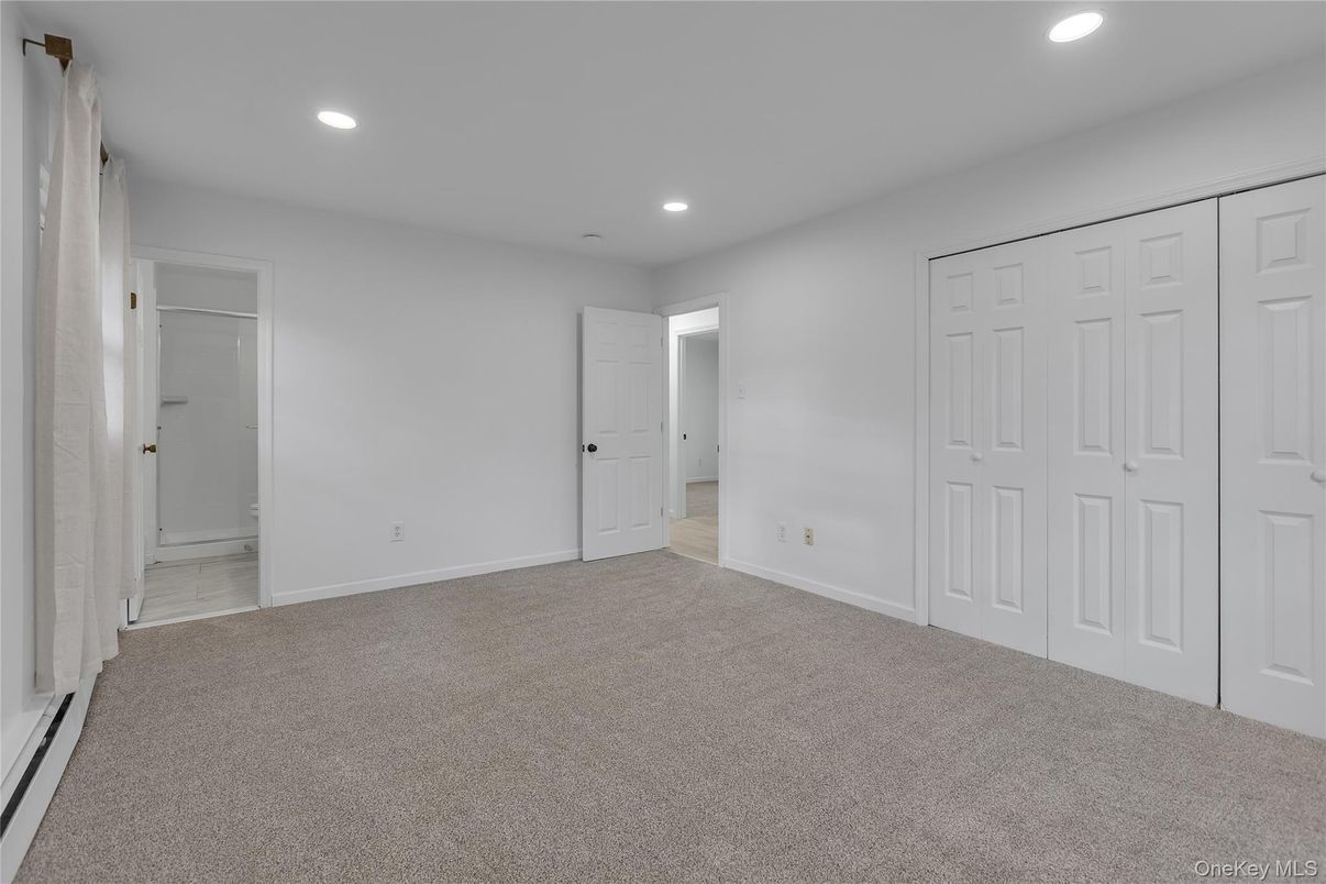 Bathroom, Empty room, Interior, Recessed Lighting