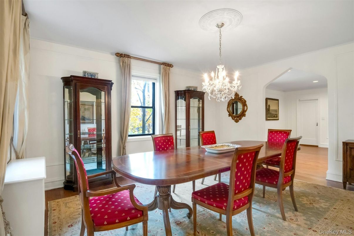Chandelier, Dining room, Interior, Recessed Lighting, Wood Texture Flooring