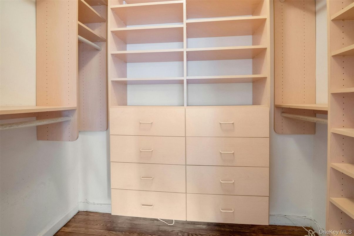 Interior, Walk-in Closets, Wood Texture Flooring