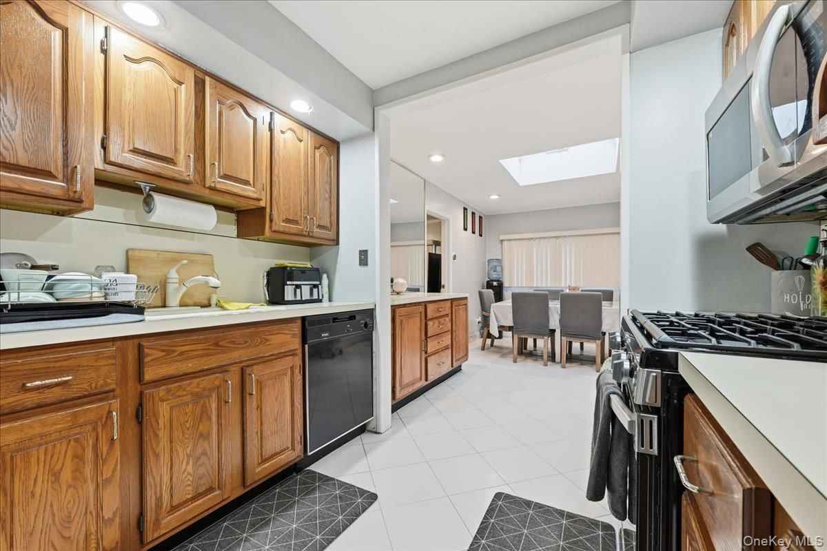 Dining room, Interior, Kitchen, Recessed Lighting