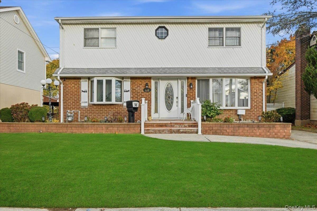 Exterior, Facade, Brick Facade, Split Level