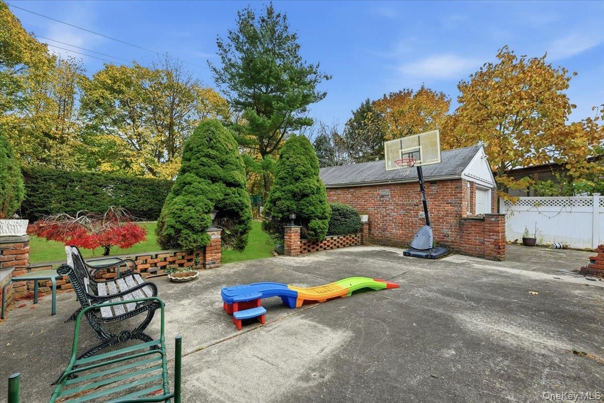 Detached Garage, Exterior