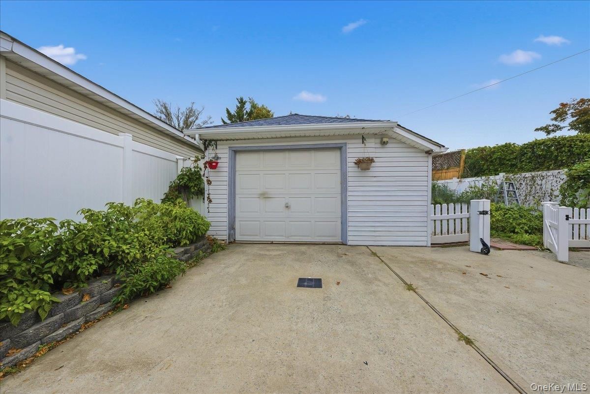 Detached Garage, Exterior