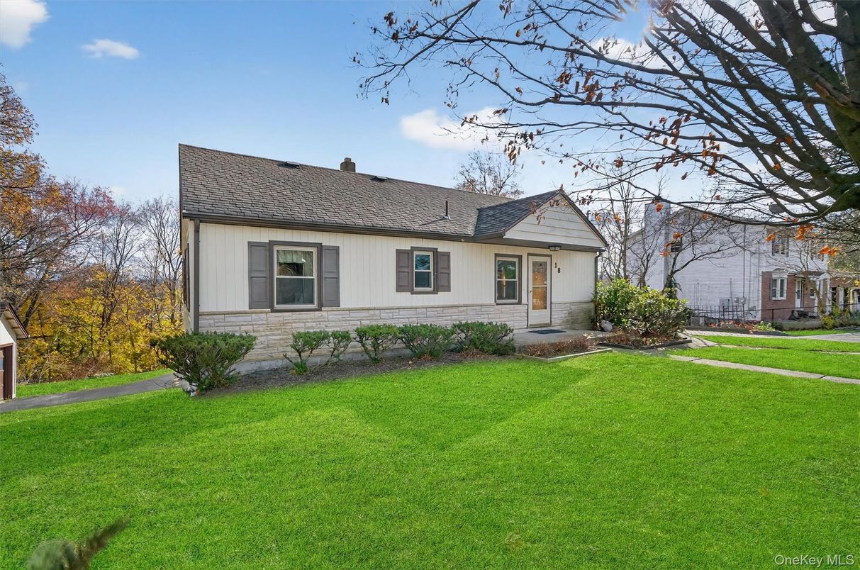 Backyard, Exterior, Facade, Cape Cod